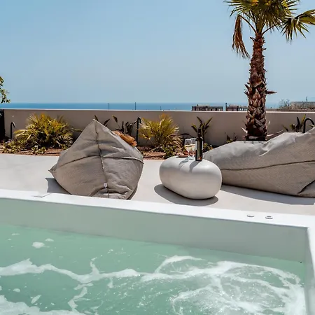 Villa Halo Santorini - Living Experience *
